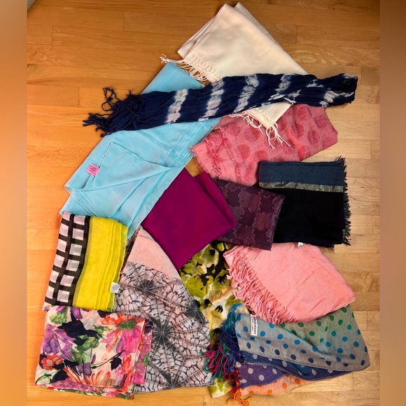 1️⃣3️⃣Lot of 13 Random Scarves-Varying Colors/Sizes/Brands/Materials/Conditions - Picture 3 of 17